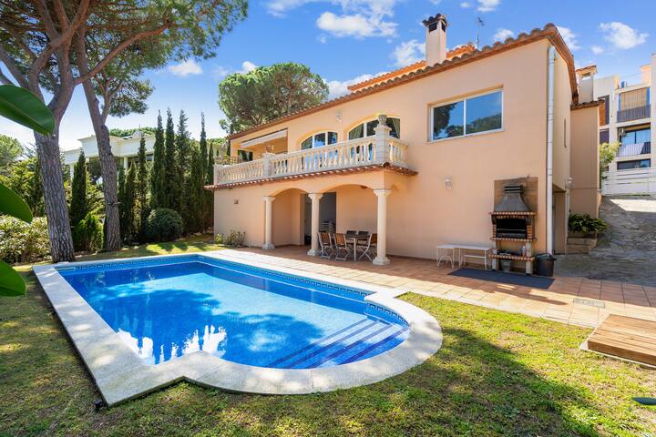 Beautiful villa private pool sea view