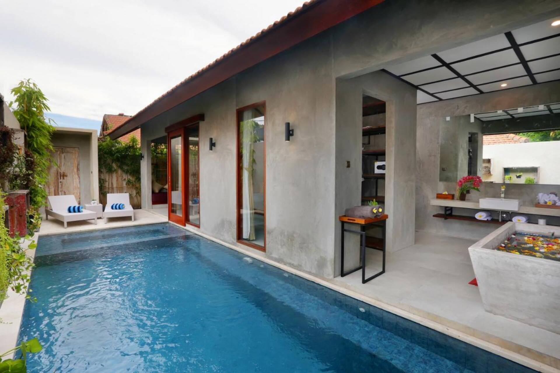Romantic Honeymoon Hideaway 1 Bedroom Private Villa in Seminyak 3