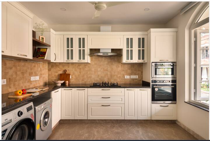 Full kitchen image 1