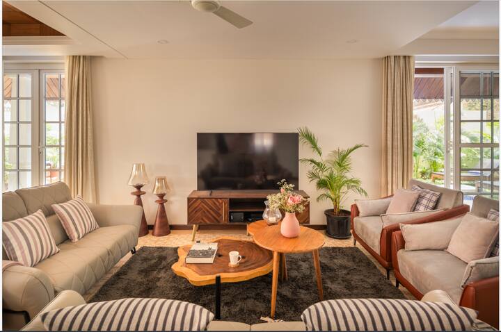 Living room image 7