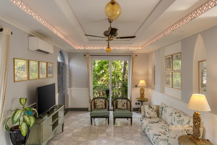 Comfortable living room with stylish furnishings.