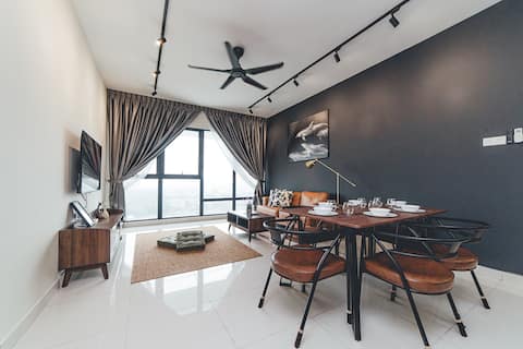Kuro wood Family 8pax| Walk to Mid Valley Southkey