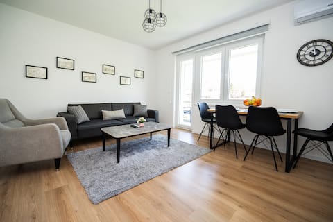 Bright 2BDR Apartment with Balcony and Parking