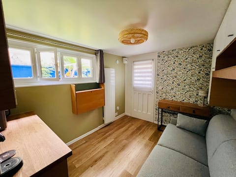 Annonce Airbnb populaire: Studio in a peaceful garden à Montrouge