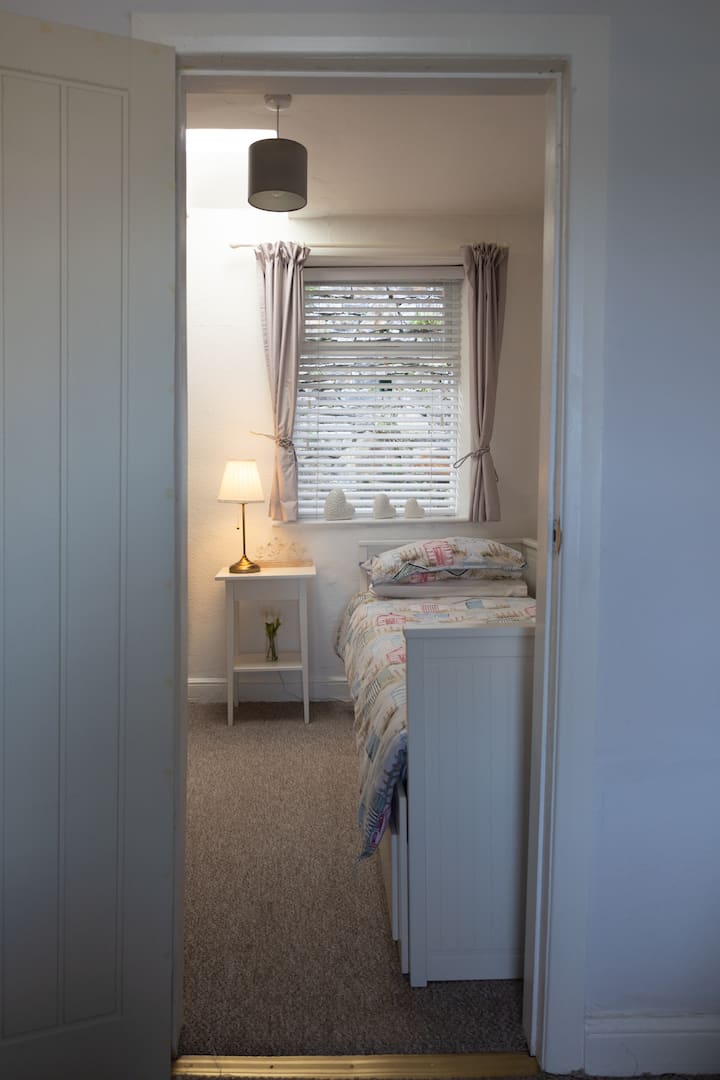 Deuxième chambre qui peut être un lit simple ou un lit double.