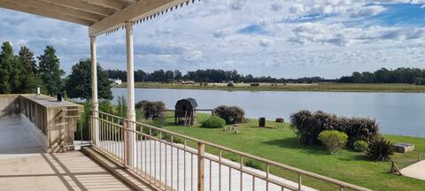 Farm. Lagoon. Kayaks. 8 Bedrooms. 16 guests.