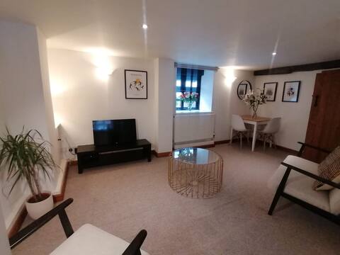 Successful Airbnb property: Barn - Listed - Central Warwick in Warwickshire