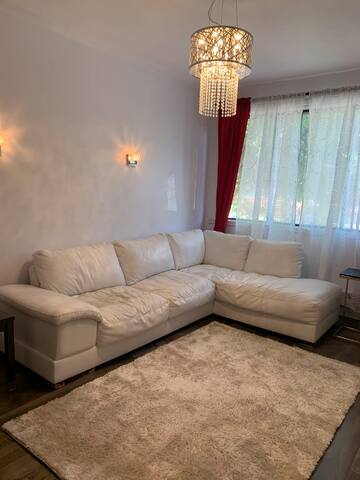 Spacious 2 storey Townhouse,3 rooms,1.5 bathrooms gallery image 4