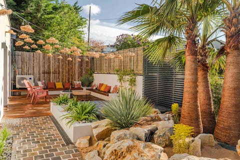 Small peaceful haven with jacuzzi