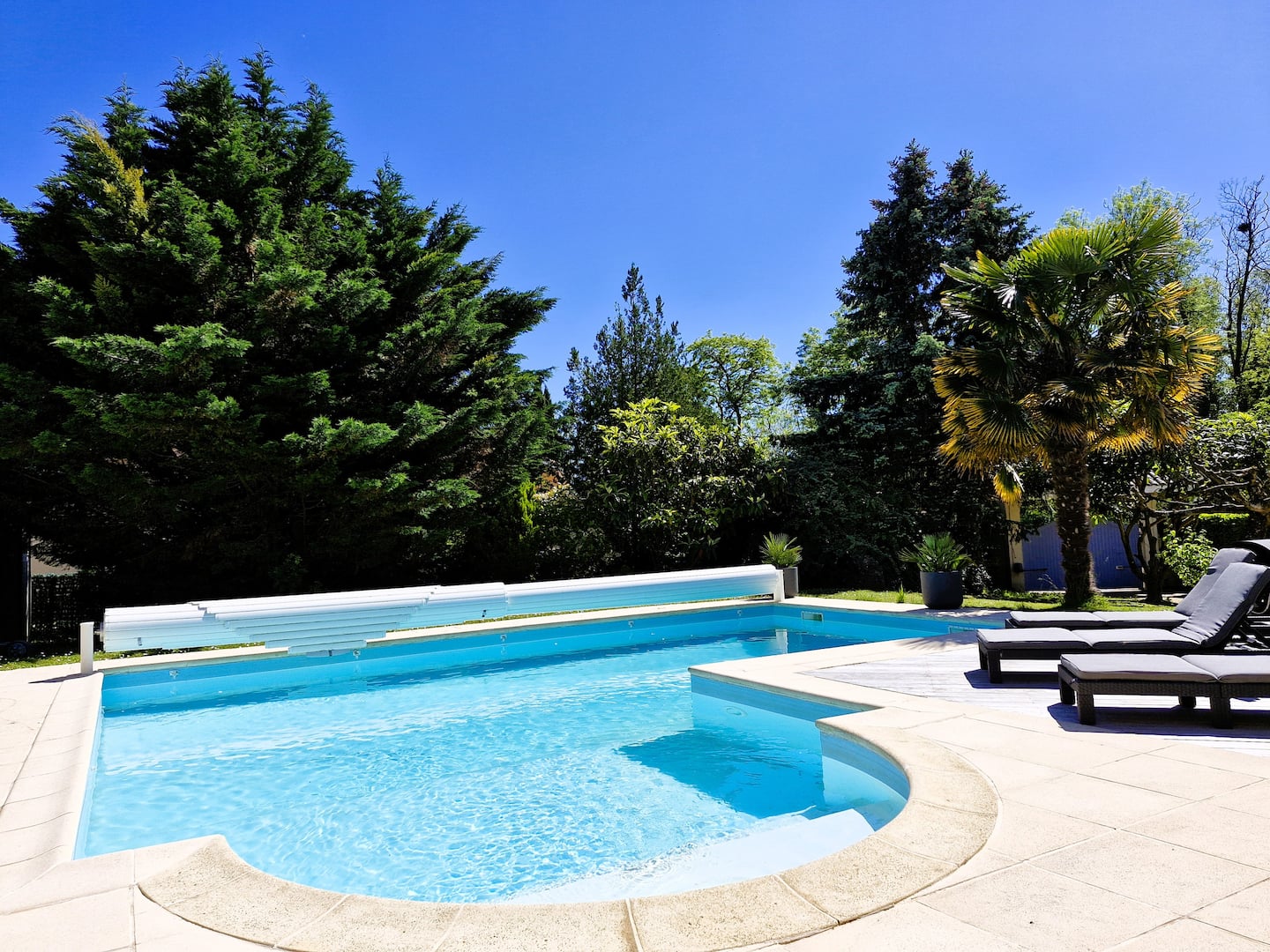 Maison avec piscine proche Lyon — Piscine