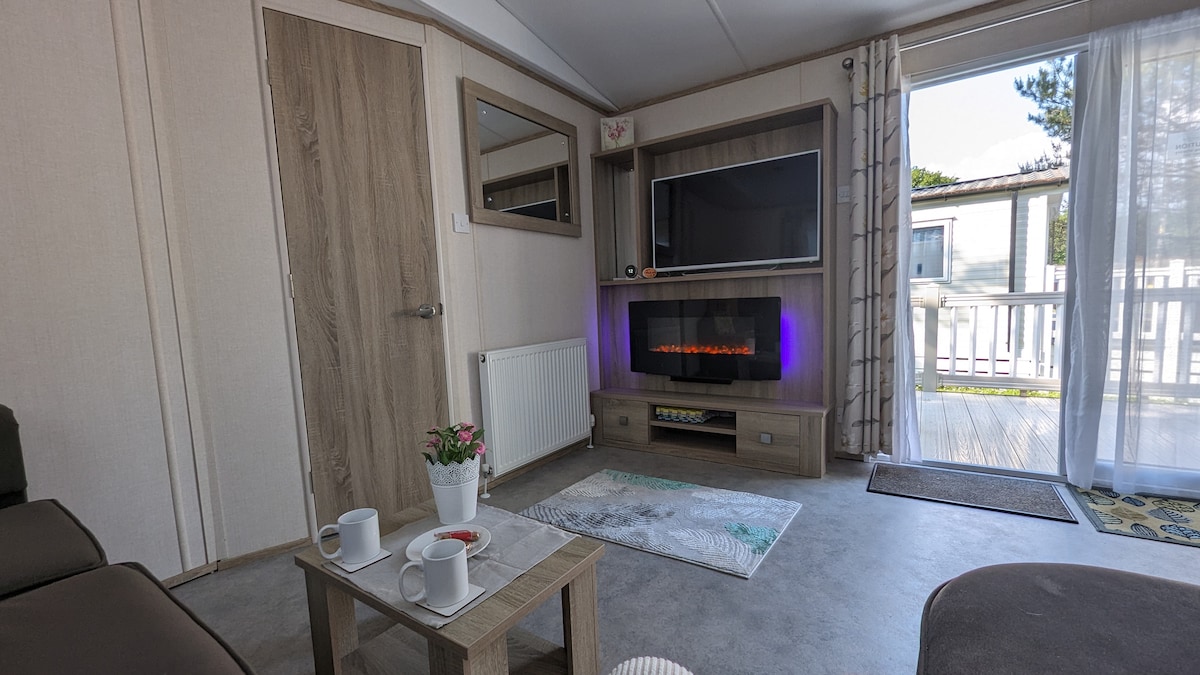 Top performing Airbnb: Pet friendly 2 bed holiday home in St. Leonards And St. Ives