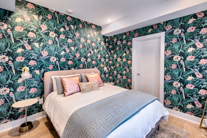 Luxury Group Getaway Near Broadway | Rooftop View gallery image 4