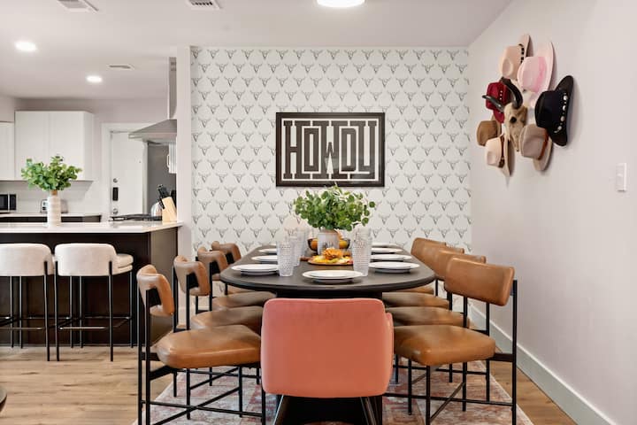 Cowgirl Casa | Pickleball, Pool, Resort Backyard