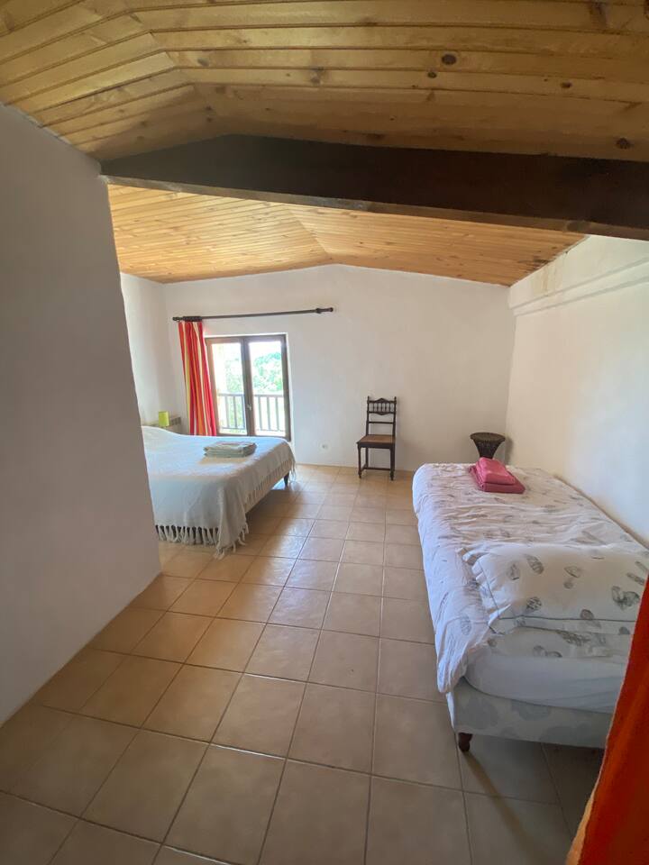 slaapkamer 2 vleugel 2 : 1 bed van 120 + 1 bed van 90