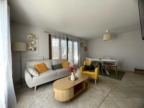 Successful Airbnb property: Beautiful home 200 m from the beach in Benerville Sur Mer