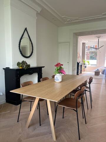 Stylish, spacious family home in great location gallery image 3