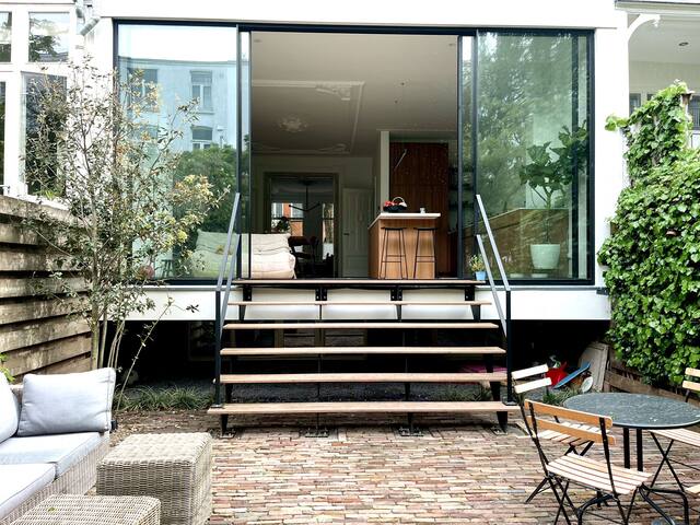 Stylish, spacious family home in great location gallery image 4