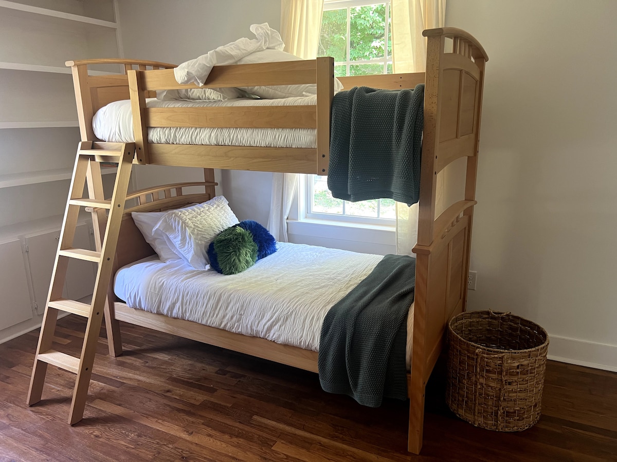 Veľká 3. spálňa s dvoma dvojitými lôžkami