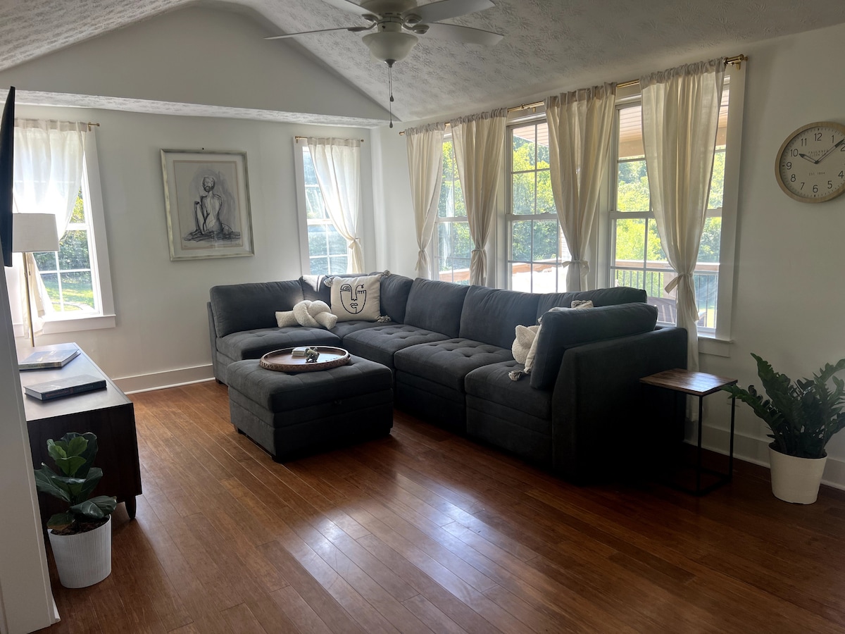 Pohodlná obývacia izba s nádherným svetlom