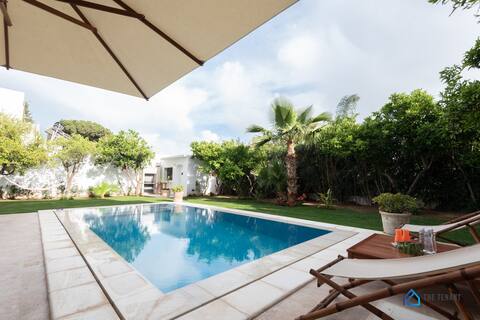 Charming Villa of 600m2 With Swimming Pool-Menzah5
