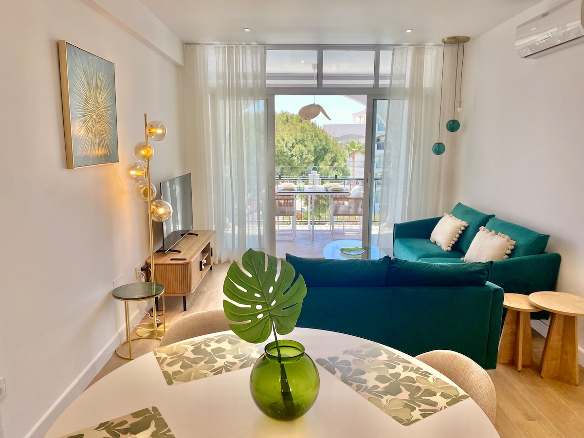 Top Airbnb: Sea View, Stylish & Modern 2 suites in the Center. in Nerja