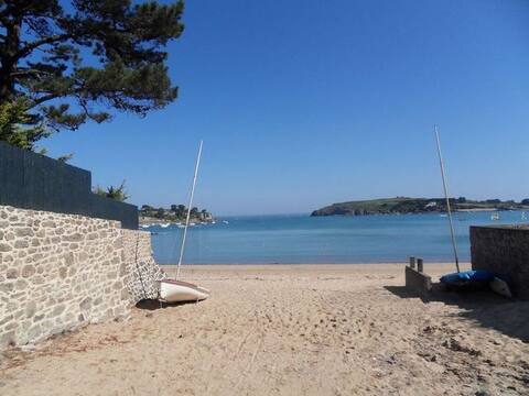 Beautiful new house, 50 m from the beach, 1000 m garden