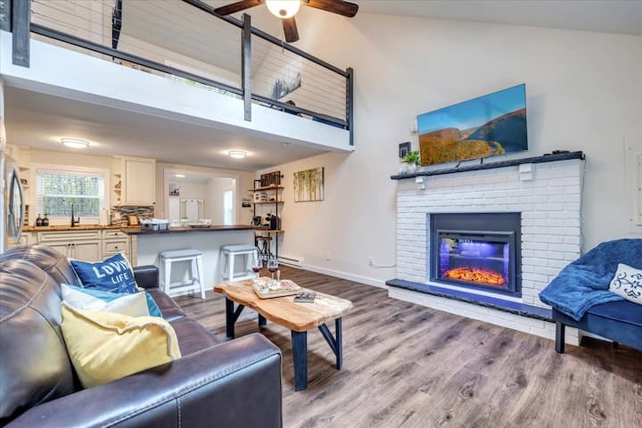 Hot Tub·beach Access·pet Friendly Pocono Getaway - Pocono Lake, PA