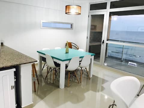 Top performing Airbnb: Oceanfront with balcony grill, no bedding in Monte Hermoso