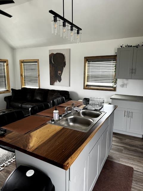Buffalo Cabin- Luxury, Solitude, Near Glacier Park