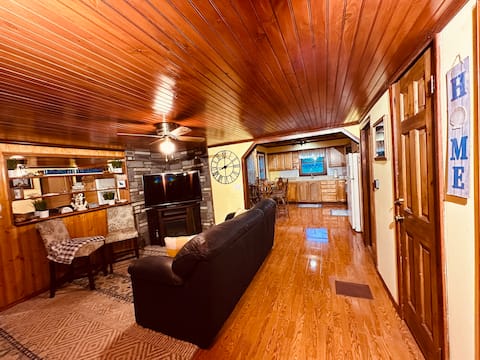 Successful Airbnb property: Welcome to Oneida Lake Retreat. Near Sylvan Beach. in Utica / Rome