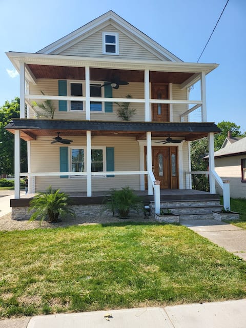 Serene Lake Home Getaway!  Kayak and PB Rentals!