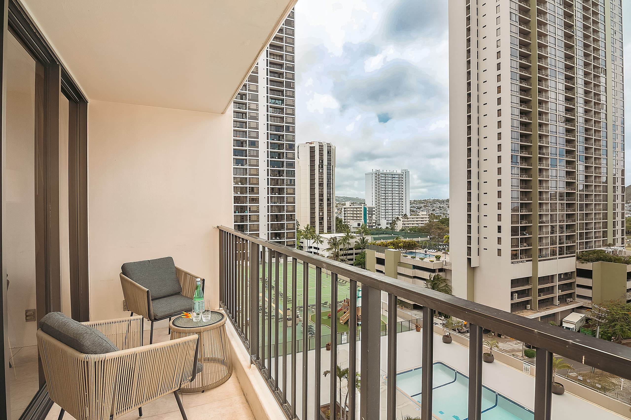 Condo in Honolulu · ★4.86 · 1 bedroom · 2 beds · 1 private bath - Image 52