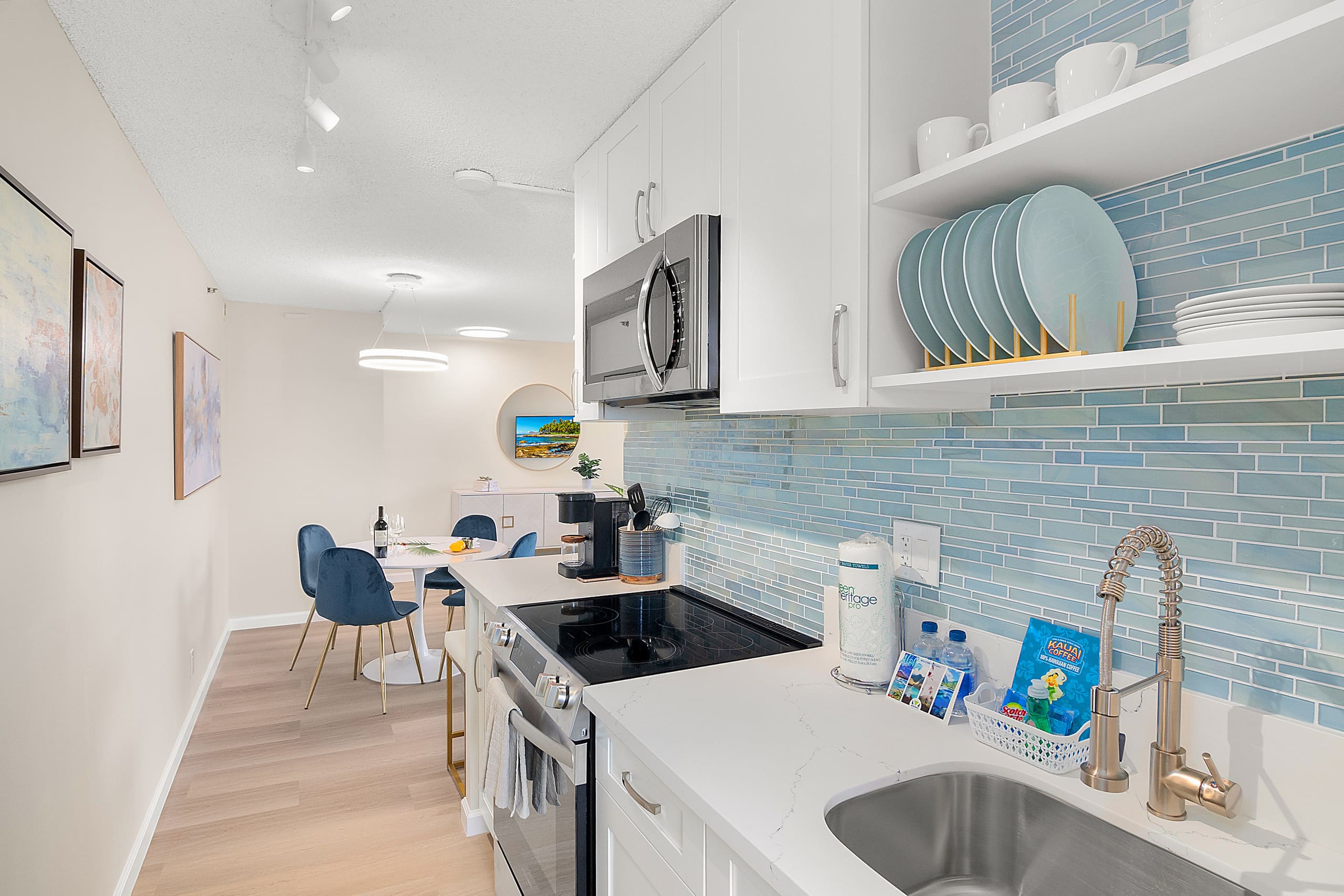 Condo in Honolulu · ★4.86 · 1 bedroom · 2 beds · 1 private bath - Image 21