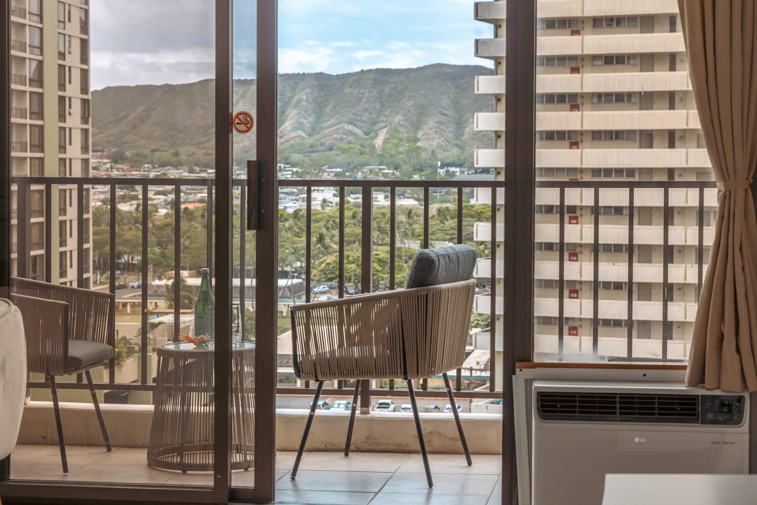 Condo in Honolulu · ★4.86 · 1 bedroom · 2 beds · 1 private bath - Image 49