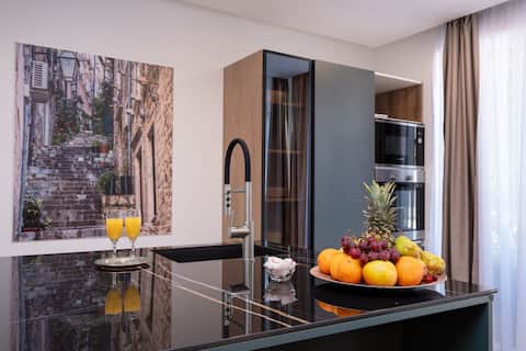 Providenca Villa: Luxe & Secluded - Pool - Parking