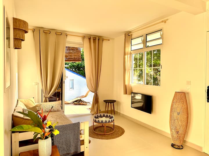 Всекидневната с телевизор и Wi-Fi