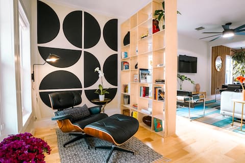 Popular Airbnb listing: Chic home 5 min from Riverwalk, Pearl, Downtown! in Dignowity Hill