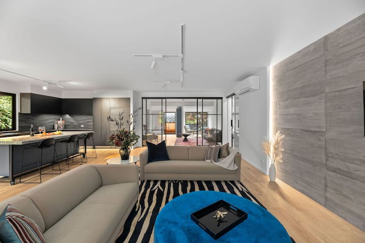 Super-Sized Luxury – Spa, Sauna, Steps to Trails