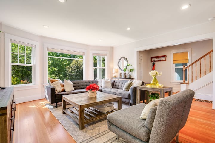 Charming Queen Anne Retreat