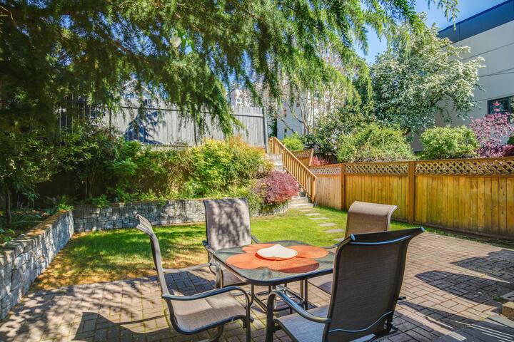 Charming Queen Anne Retreat gallery image 4