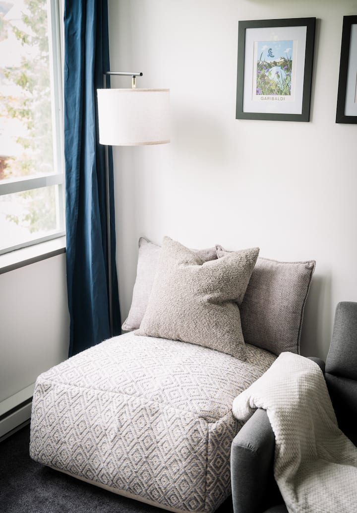 Magical Mushroom Studio In The Heart Of Whistler - ウィスラー