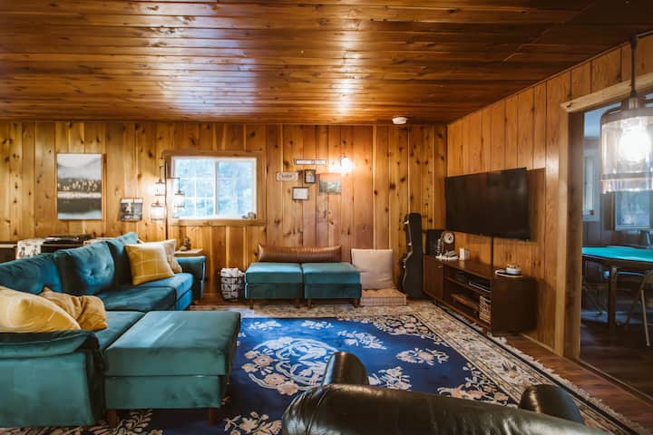 Forested Cabin W/ Vintage Vibes - Trout Lake, WA