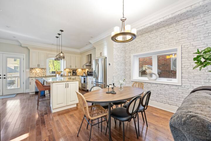 Luxury 5BR | 4 Bath | 10 Min to DT | Free Parking gallery image 4