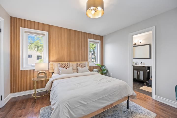 Luxury 5BR | 4 Bath | 10 Min to DT | Free Parking gallery image 3