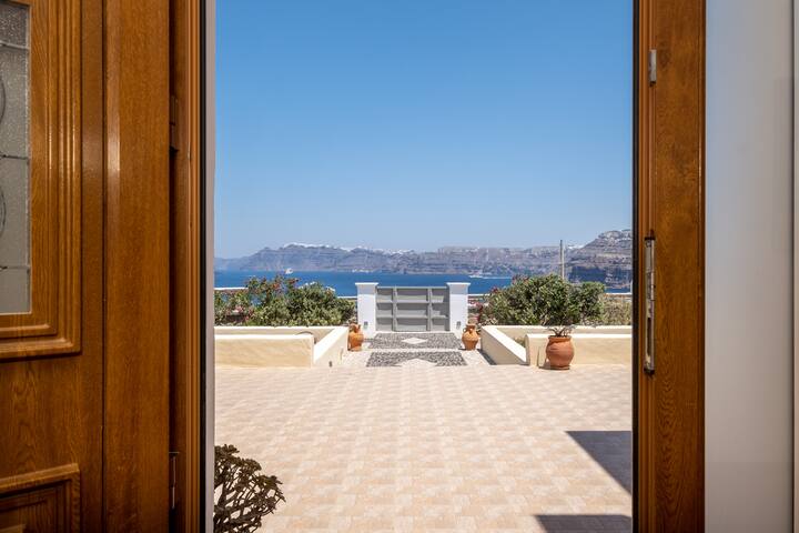 Alba Residence with Volcano View gallery image 4