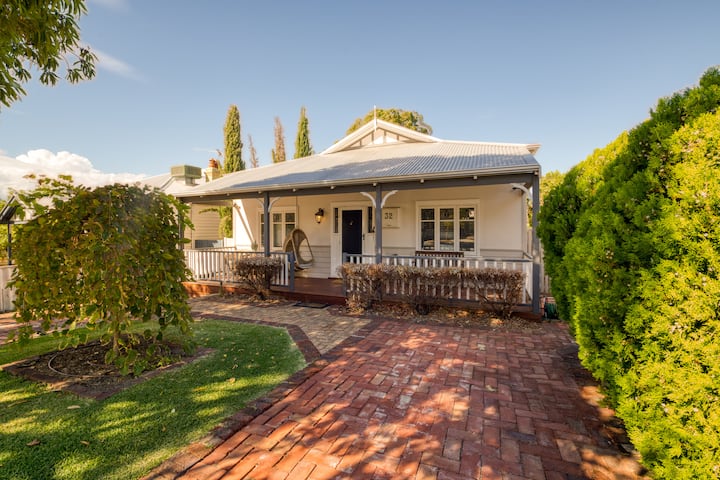 Cafe Strip Home | Alfresco | 3BR