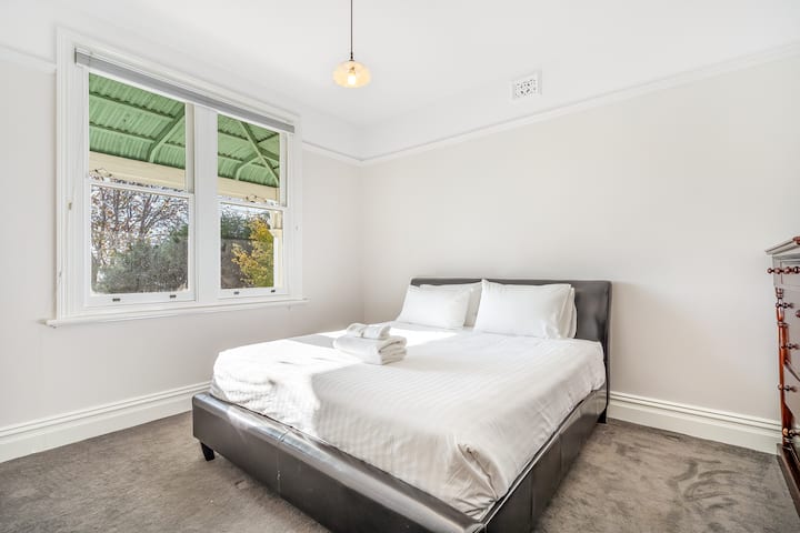 საძინებელი 1