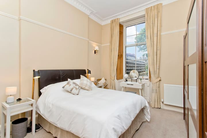 Stylish Murrayfield sanctuary gallery image 5