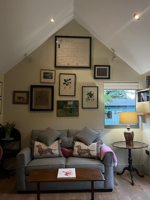 Rustic spacious lodge