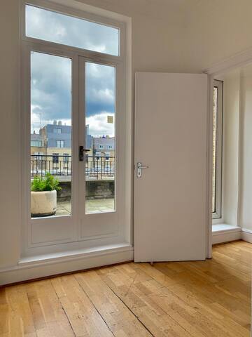 Three bedroom – Premium location gallery image 5